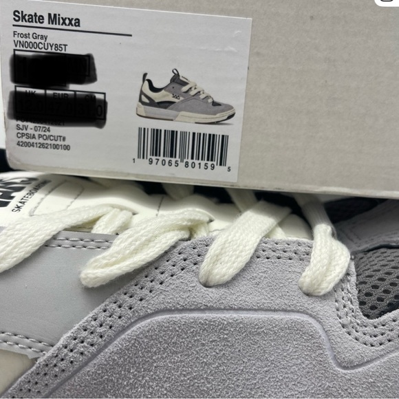 Vans Men\'s Gray and White Sneakers Skate Mixxa
Frost Gray
VN000CUY85T